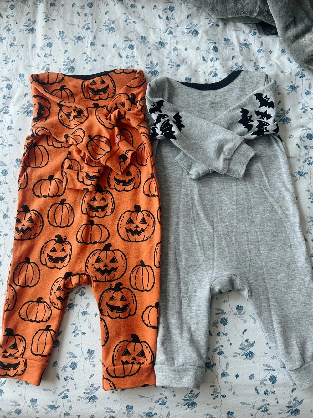Halloween Pumpkin & Bat Print Long-Sleeve One-Piece Sleepers 🎃 🦇